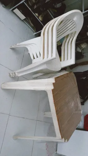 Conjunto de mesa com 4 cadeiras plástica