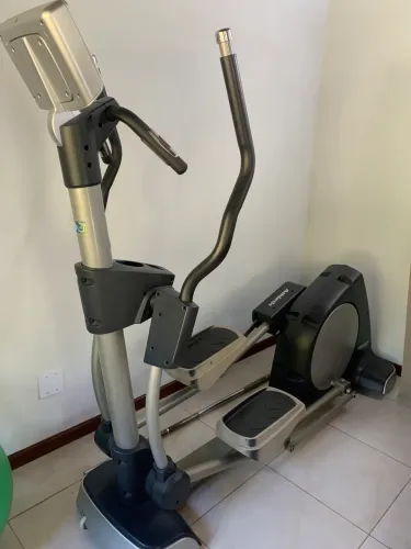 Elíptico profissional Athletic 5800 EP