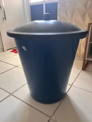 Balde com tampa 100l