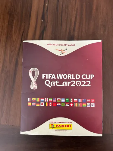 Álbum copa 2022 faltando 140 figurinhas para completar
