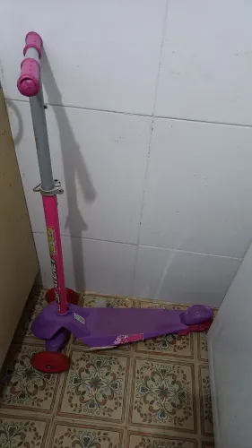 Patinete que brilha no escuro