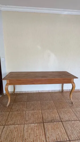 VENDO MESA DE JANTAR EM MADEIRA MACIÇA - ESTILO LUÍS XV