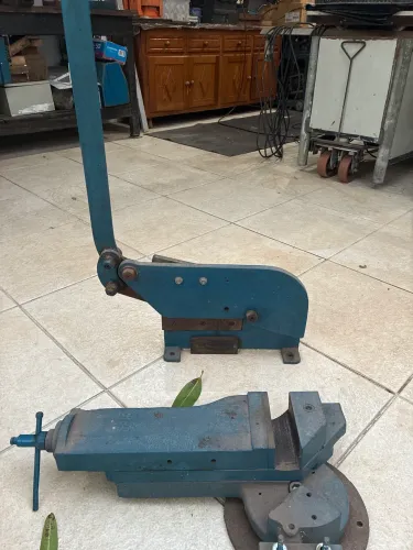 Guilhotina manual e morsa