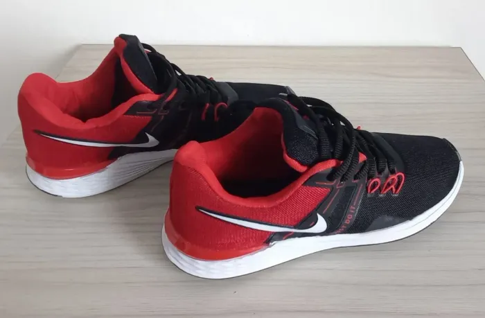 NIKE