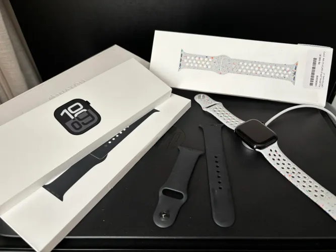 Apple Watch Series 10 42mm Jet Black M/L GPS