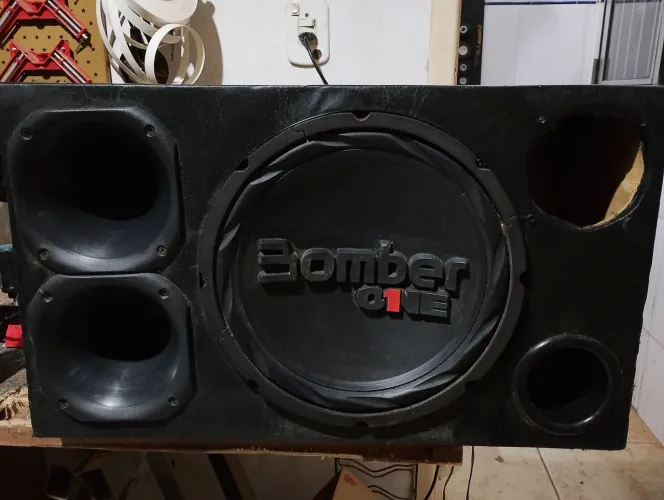 Trio elétrico com Bomber one 12 polegadas 