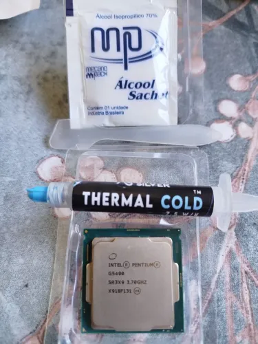 Processador Intel Pentium Gold G5400 com Pasta Térmica e Álcool Isopropílico