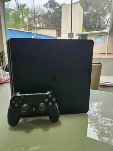 PlayStation 4 Slim Desbloqueado
