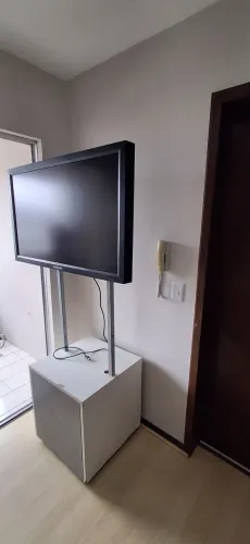 TV / Monitor Profissional Samsung 40? 400MX-3 + Hack portátil com rodinhas