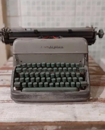 Máquina Datilografar Antiga