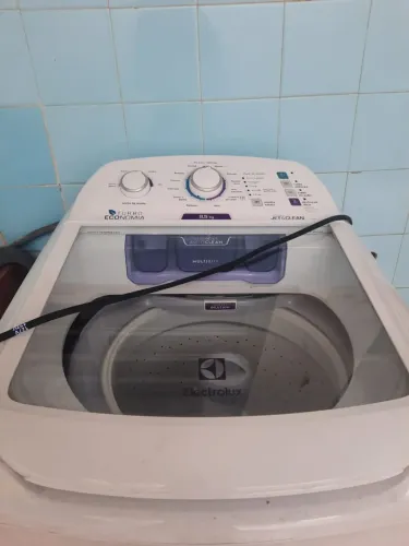 MAQUINA DE LAVAR ELETROLUX.POUCO USO SUPER CONSERVADA( Está em SãoPaulo).