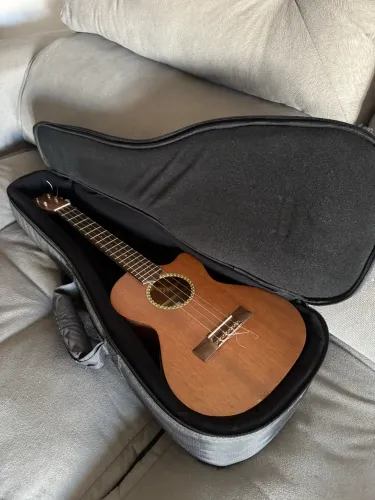 UKULELE TENOR CORDOBA 20TM-CE - ELETROACUSTICO - FEITO A MÃO