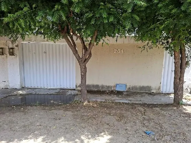 Casa no BAIRRO TIBIQUARI em Boa Viagem/CE - Caixa *8809