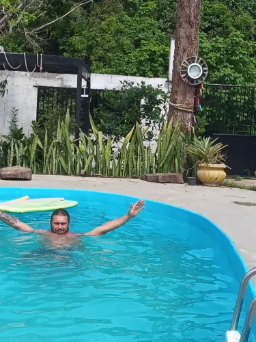 Alugo casa imobiliada com piscina pomar área muito boa 
