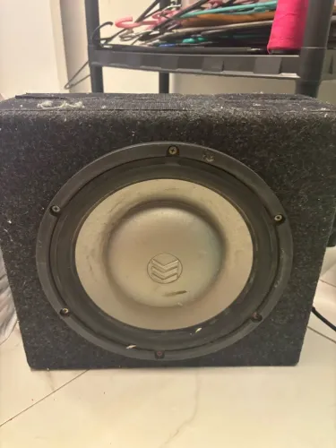*Subwoofer 10" em caixa selada