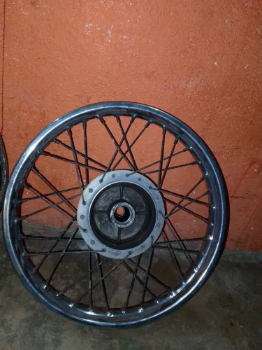 Vendo essa jante está super conservado, interessado chama no chat!