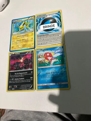 cartas pokémon yvetal jolteon magikarp + energia especial de brinde