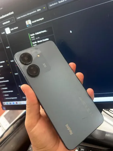 Redmi 13C único dono usadinho.. tela trincada mais não impede em nada