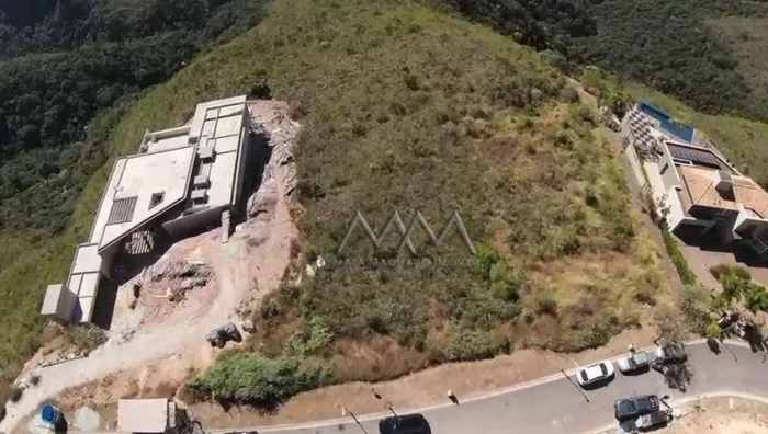 Lote à Venda no Condomínio Quintas do Morro | 3.675 m²