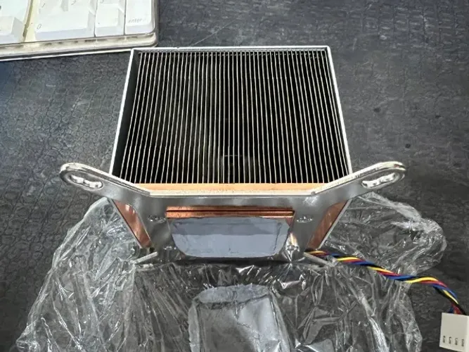Desktop Cooler LGA diversas inclusive Xeon poderoso compacto para TDP Alto.