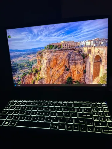 Laptop MSI Creator M16 A12UE