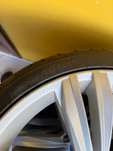 Vendo rodas aro 20 pra jetta com pneus zeros