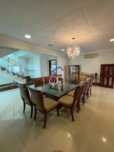 Cobertura Duplex Mobiliada com 4 Suítes, Piscina e 6 Vagas.