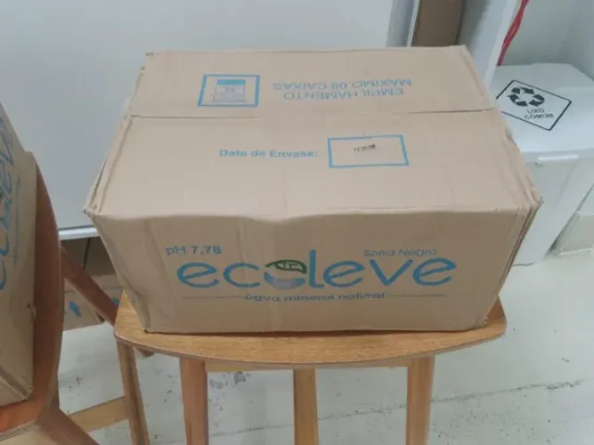 ? VENDE-SE COPOS DE ÁGUA ECOLEVE! ? ? Quantidade disponível: 12 caixas ? Marca: Ecole