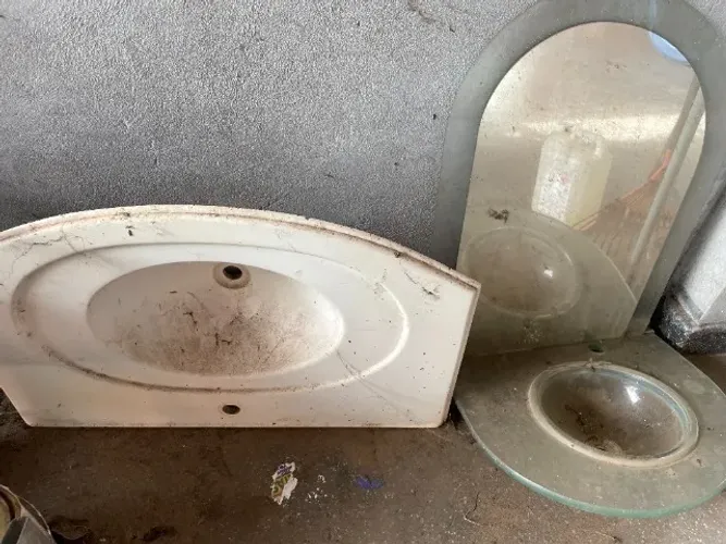 Piscina Feijão de 1.000 litros  - Janela   Sasazaki - Porta de Madeira e Pias