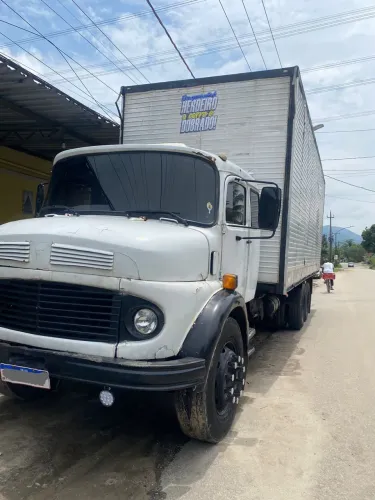 Vendo ou troco truck baú L1519