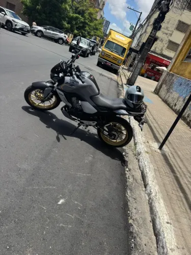 Vendo moto semi nova