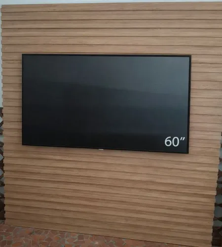 Suporte para TV de até 60 polegadas em Madeira 