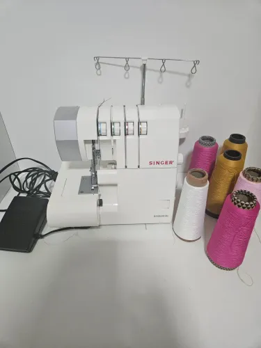 Máquina overlock singer 