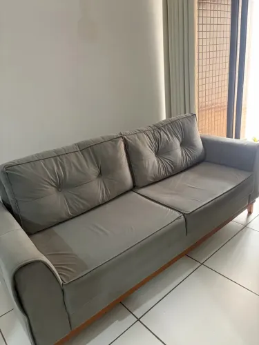 Vendo sofá de três lugares 
