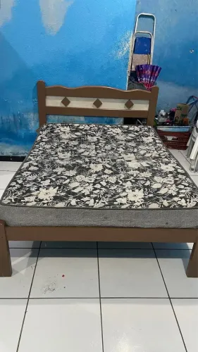 Cama casal madeira seminova com colchão usado 450$