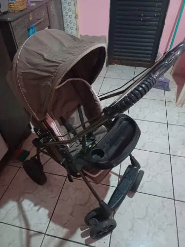 Carrinho de bebê galzerano semi novo