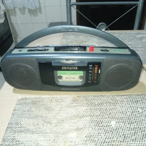 Rádio-gravador Aiwa (raridade)