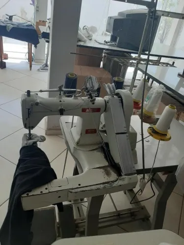 Máquina Fechadeira de braço 3agulhas