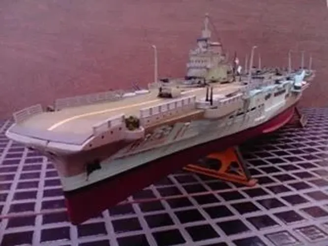 MINIATURA HELLER 81089 HMS ILLUSTRIOUS PORTA AVIÕES INGLÊS - KIT MONTADO ESCALA 1/400