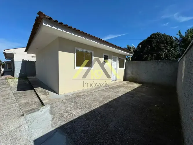 CASA EM CONDOMÍNIO FECHADO NO SÃO GABRIEL EM COLOMBO