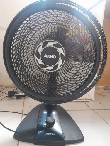 Vendo ventilador de marca Arno com apenas 3 meses de uso preço negociavel pra vender logo