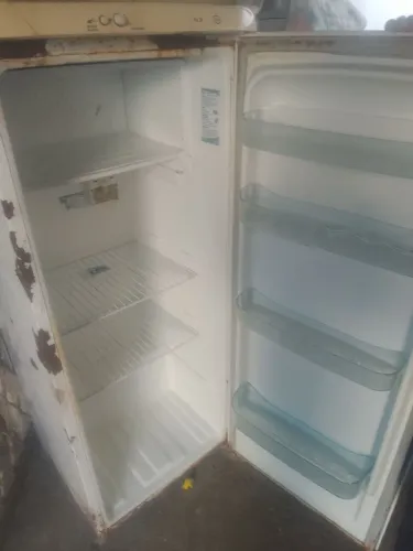 Geladeira falta colocar o óleo mais tá gelando