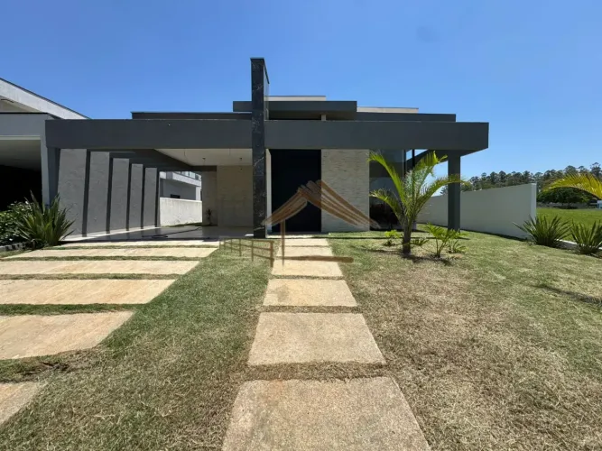 Recém construída, sua nova casa de campo no Ninho Verde 1, 3 suítes amplas e piscina