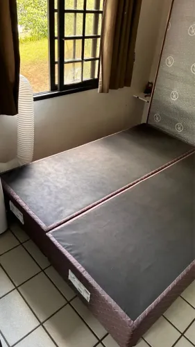 Box Queen pouco usado, ótimo estado.