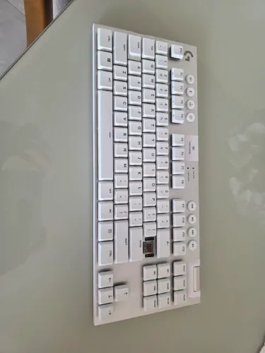 Teclado Logitech G915 Ligthspeed