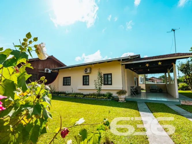 Casa | Balneário Barra do Sul | Costeira