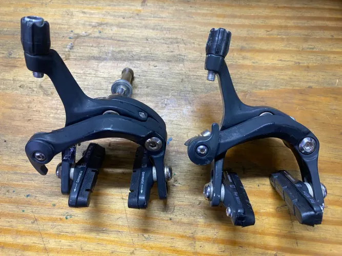 Vendo par de ferraduras de freio para bicicleta Speed.
