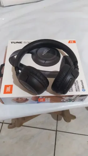 Fone de ouvido JBL Tune 530BT novo, na caixa c/ manual.
