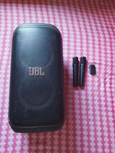 Party Box 120 JBL e Microfones.