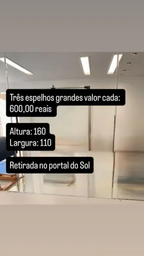 Três espelhos grandes de estúdio de pilates
